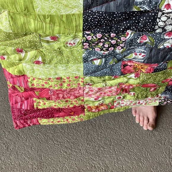 Hand Crafted Tulip Tango Quilt - Picture 14 of 16